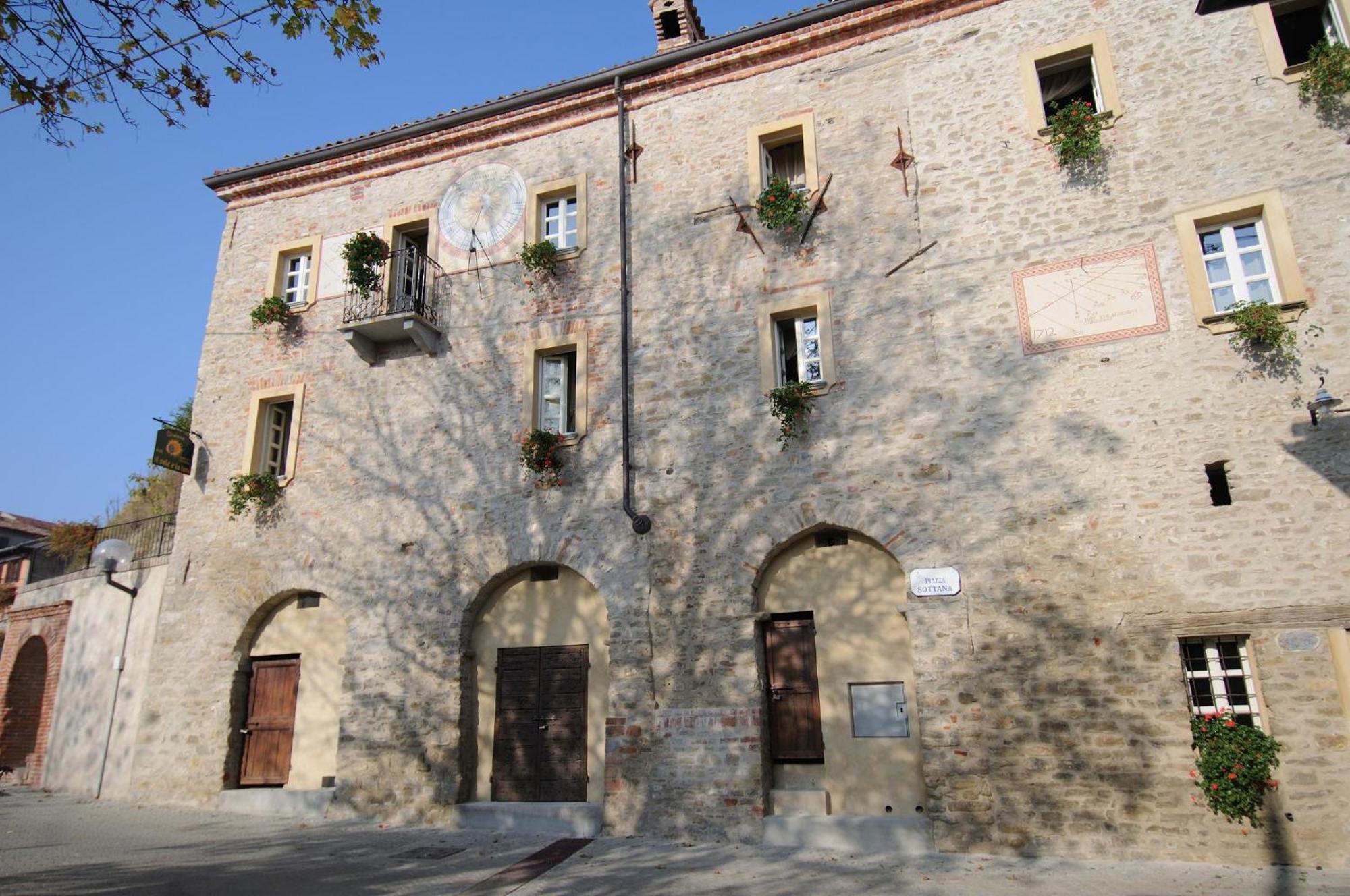 Cerretto Langhe Dimora Storico Romantica Il Sole E La Luna المظهر الخارجي الصورة